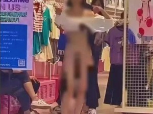 美女扒开衣服无遮挡,美女扒开衣服无遮挡，春光乍泄令人脸红心跳