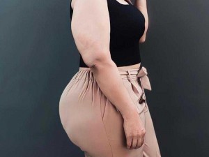 丰满肥女巨肥BBWBBW(丰满肥女巨肥 BBWBBW 的身材为何如此吸引人？)